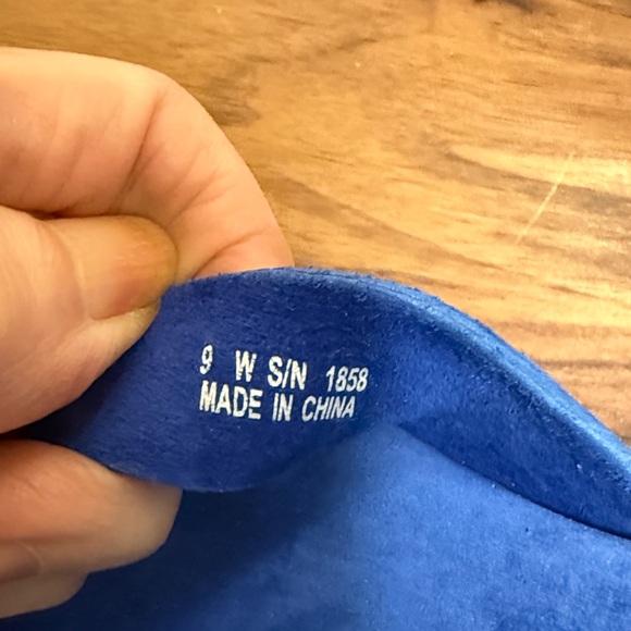 UGG Australia UMA Blue Suede Cork Wedge Woman’s Thong Sandals w/Studs. Size 9W. - Picture 10 of 10